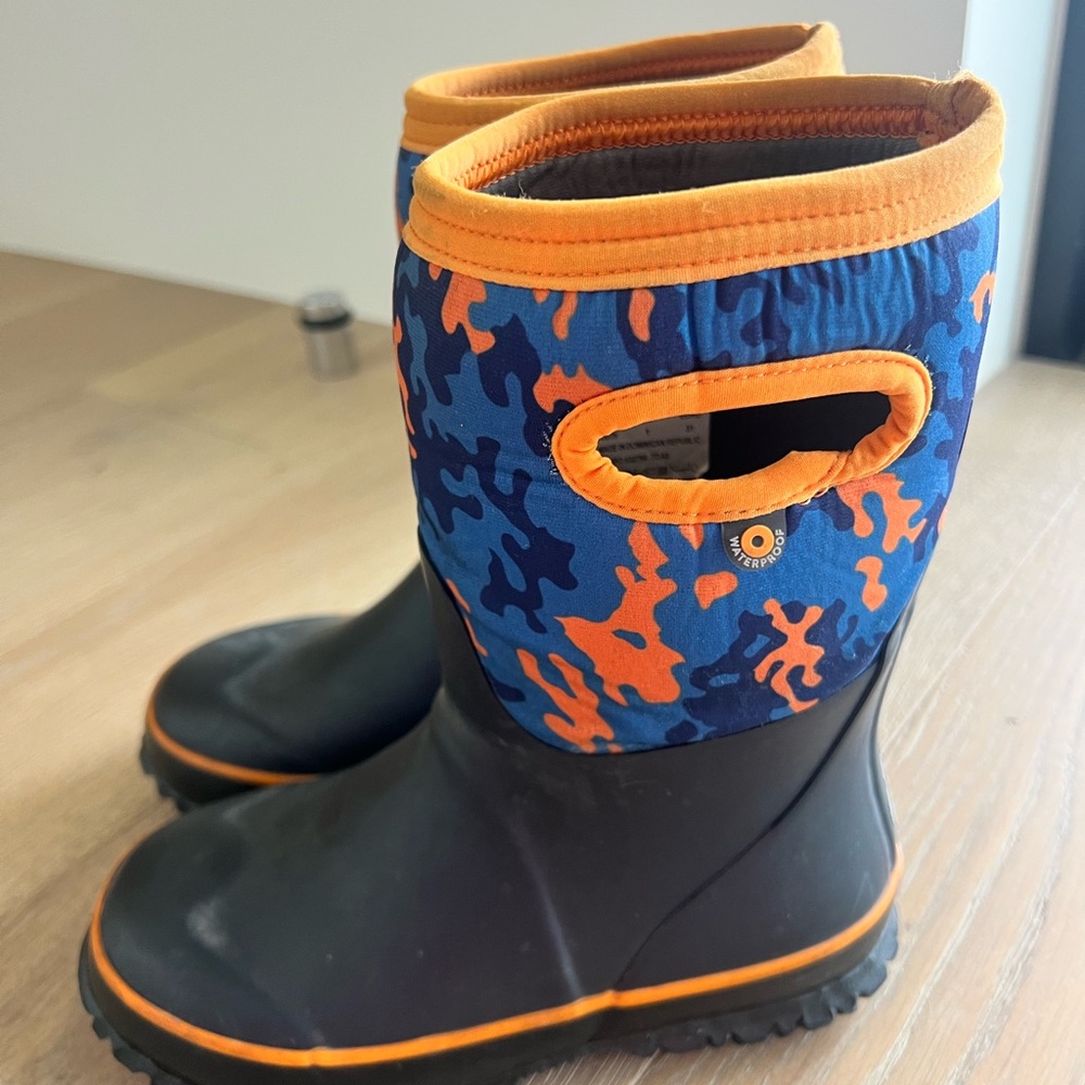 Bogs Kids Black and Blue Camouflage Boots with Orange Trim
